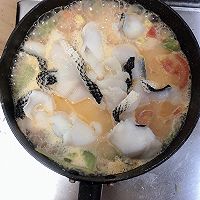 鲜甜入味快手小锅|番茄莴笋鱼片锅 鱼片上浆超简单的做法图解9