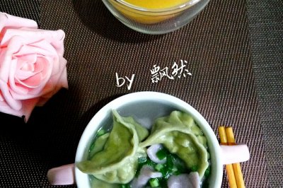 蔬菜汁彩色饺子和蕃薯羹