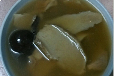 牛肝菌姬松茸党参红枣鸡汤