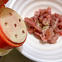 #百变鲜锋料理#青椒炒牛肉丝er，嫩滑不老的窍门在这里的做法图解2