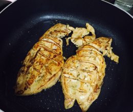 香煎鸡胸脯的做法