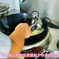 避风塘炒肉蟹的做法图解3