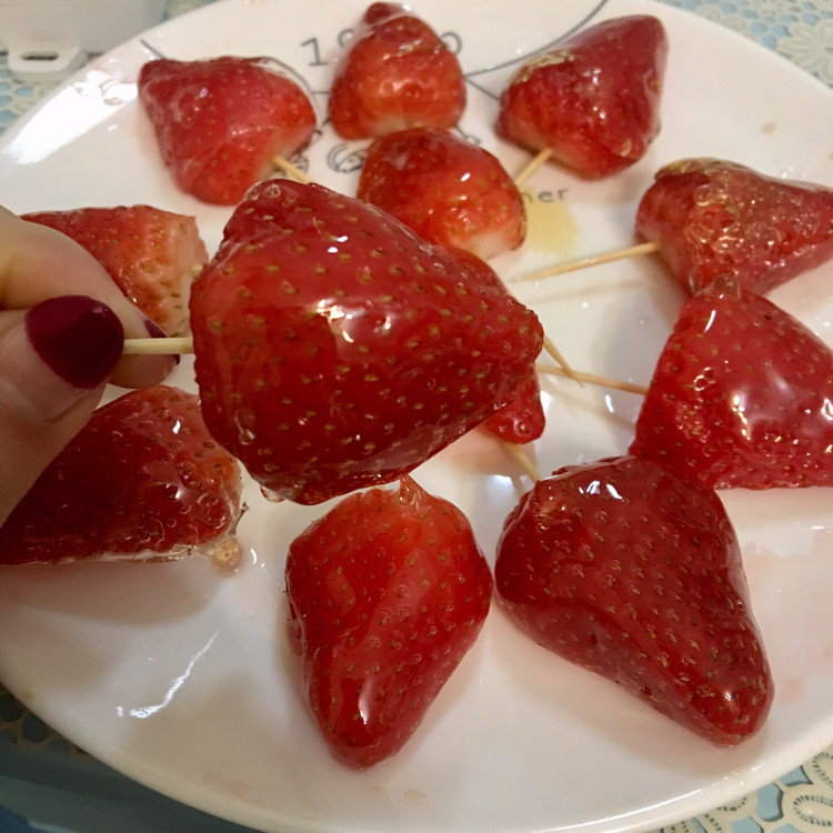 冰糖草莓的做法