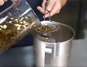 冬季热饮视频|奶茶配方需要什么材料茉香绿茶泡法?的做法