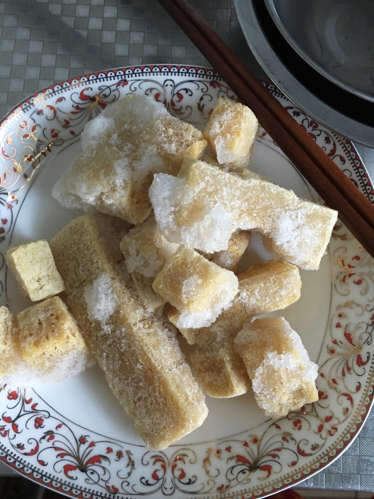 东北白菜炖冻豆腐粉丝的做法图解1