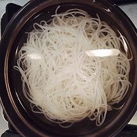 三鲜砂锅米线的做法图解3