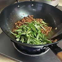 家常青椒炒肉的做法图解5