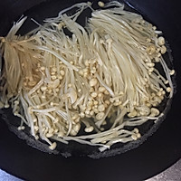 子瑜妈妈的菜谱  红绿灯金针菇的做法图解2