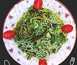 鸡肉香菇奶油菠菜意面的做法