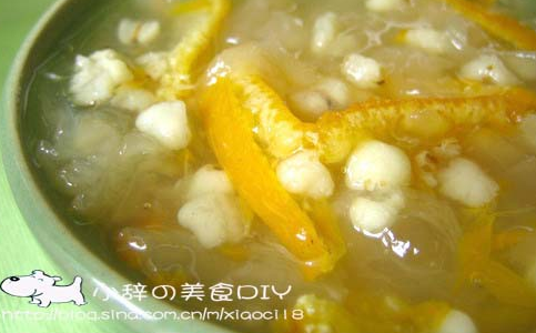 柑橘银耳薏米羹的做法