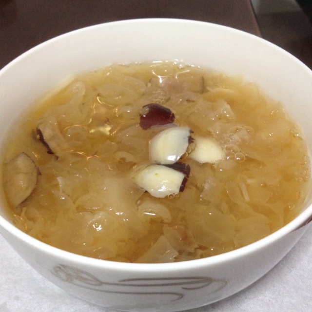 Chinese date soup with white fungus and Lily