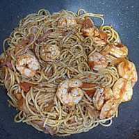 番茄虾仁意面的做法图解8