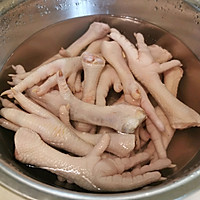 秘制卤凤爪的做法图解1