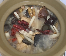 田螺鸭脚煲的做法