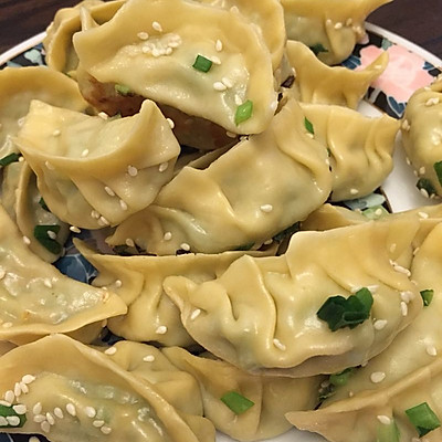 自擀饺子皮做煎饺