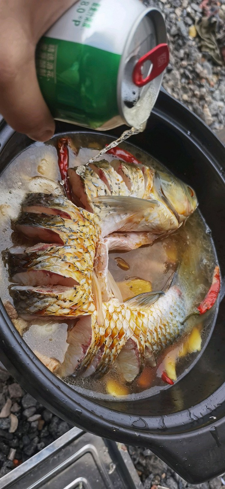 砂锅炖草鱼的做法