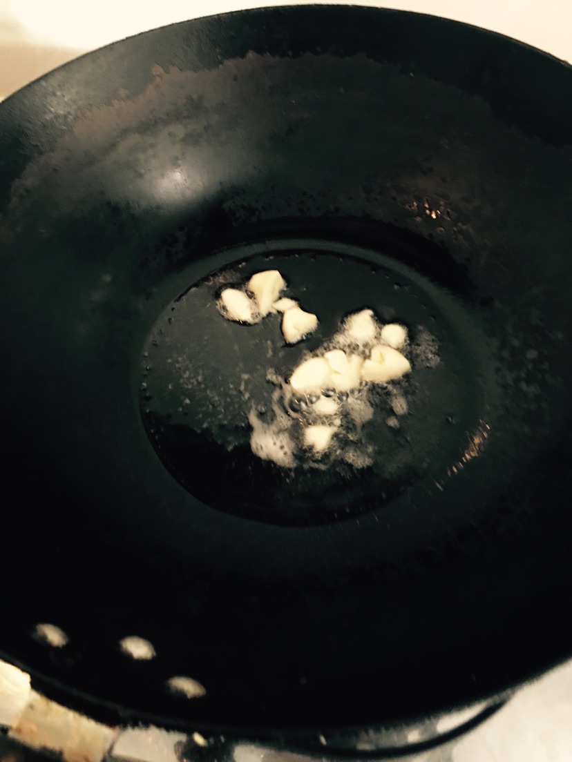 腊肠炒荷兰豆的做法图解3