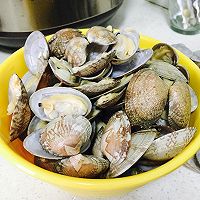 爆炒花甲的做法图解1