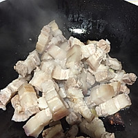 鹌鹑蛋羊肝菌红烧肉的做法图解4