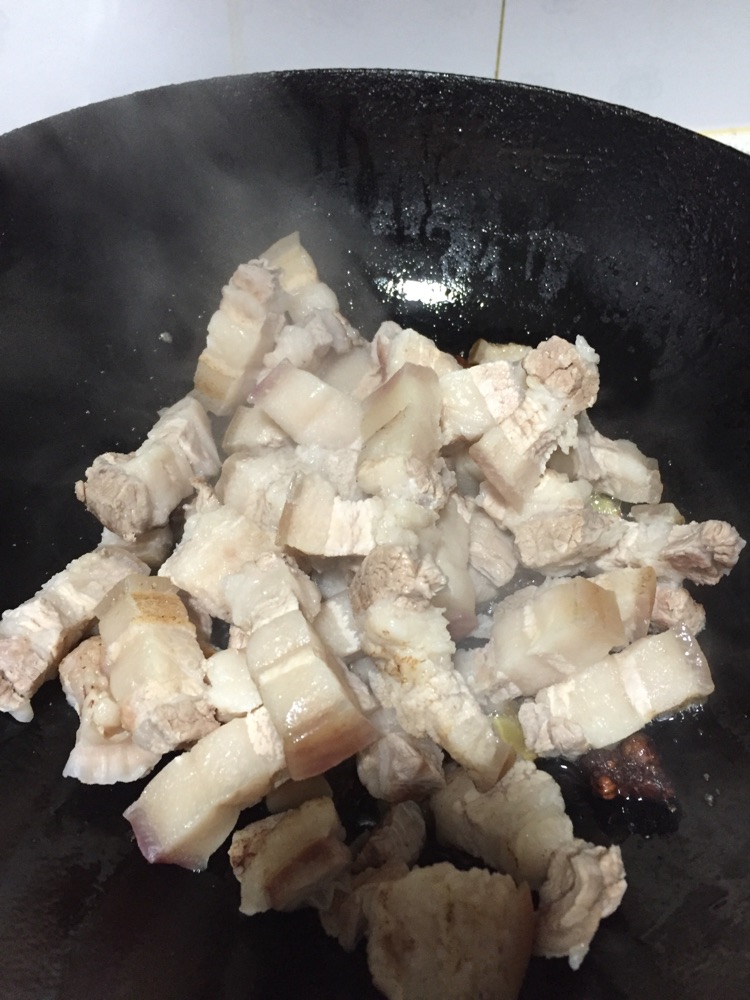 鹌鹑蛋羊肝菌红烧肉的做法图解4