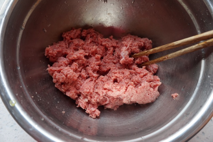 牛肉芹菜馅锅贴的做法图解3
