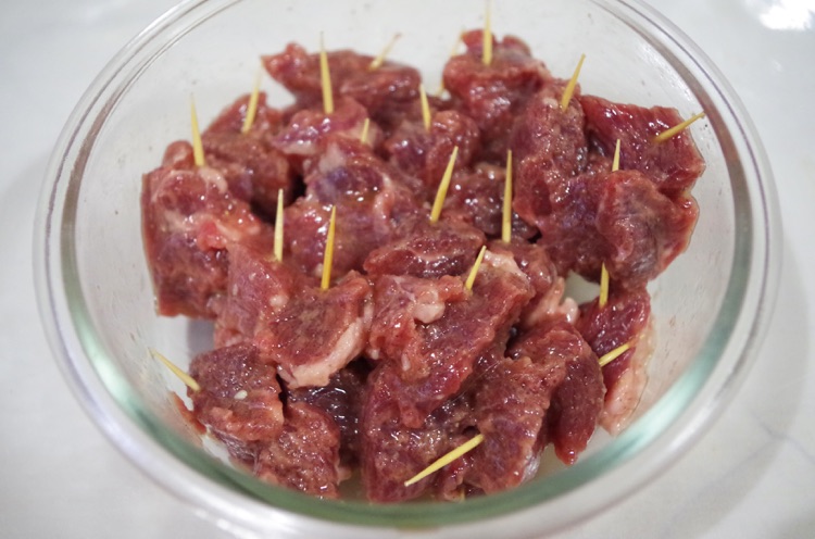 羊肉鲜嫩的小窍门——牙签羊肉的做法图解4