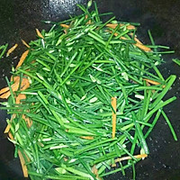 鸡蛋炒韭菜花的做法图解7