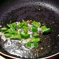 牛肉炒辣椒的做法图解3
