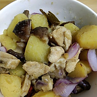 鸡胸肉炖香菇炖土豆的做法图解4
