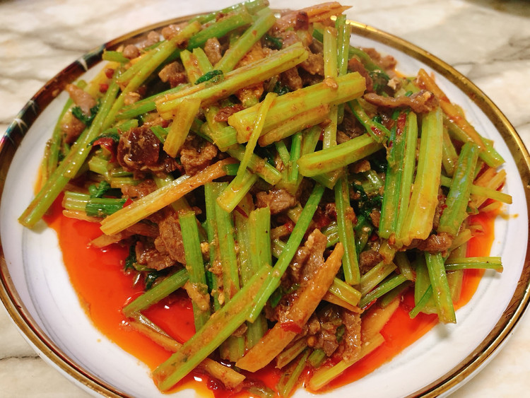 芹菜牛肉丝的做法