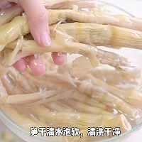 香干笋丁炒腊肉的做法图解1