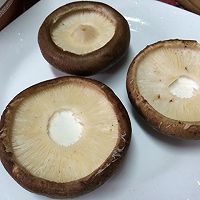 鸡胸肉蒸香菇的做法图解1