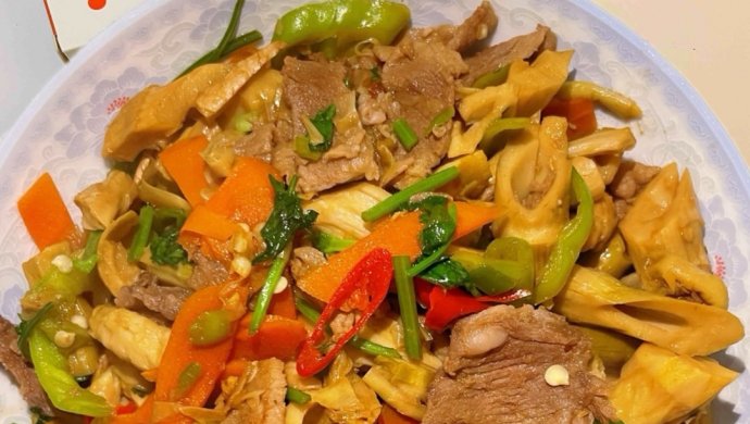笋干烧肉，脆爽鲜香！