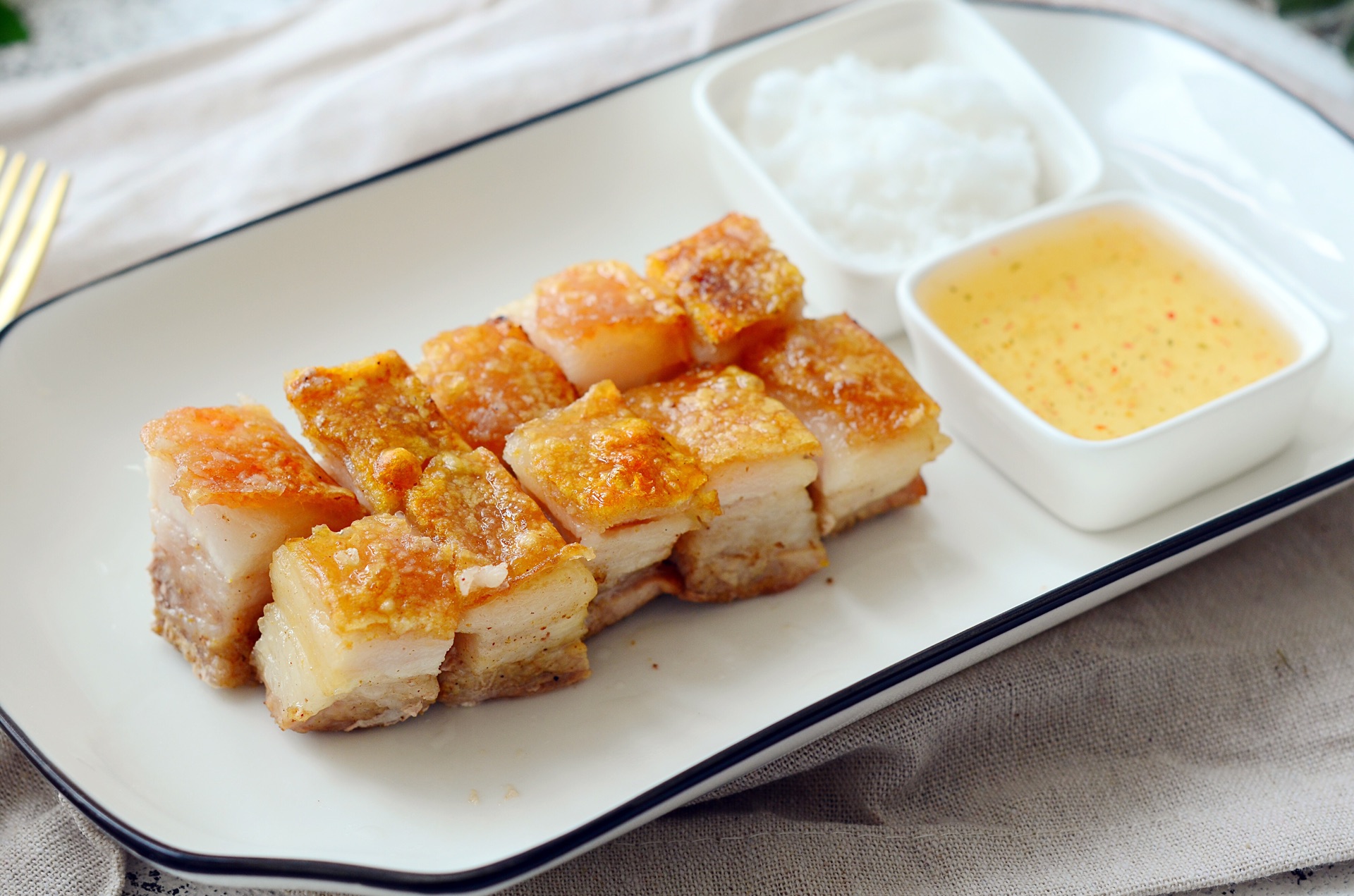 黄鱼鲞烧五花肉家常做法很传统，经典海鲜味道鱼鲞烧肉好吃很地道_哔哩哔哩_bilibili