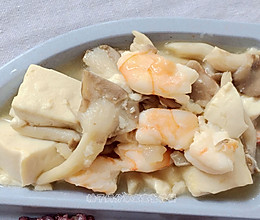 鲜虾蘑菇烩豆腐的做法