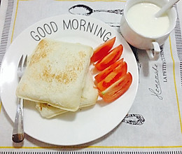 哆啦A梦的早餐———花生酱味道的吐司+西红柿+牛奶的做法
