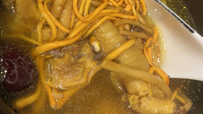 鲜虫草花炖鸡汤