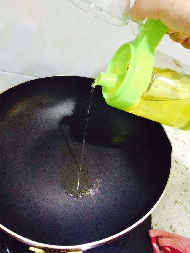干锅腊肉土豆片的做法图解2