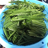 #我们约饭吧#韭菜炒鸭血的做法图解1