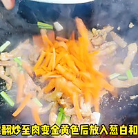 #最是家乡味 冬至大如年# 贡菜炒肉丝的做法图解3