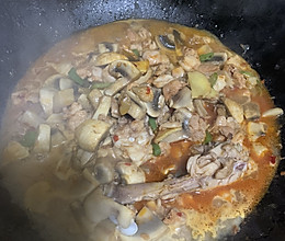 蘑菇炒鸡丁，好做又好吃的做法