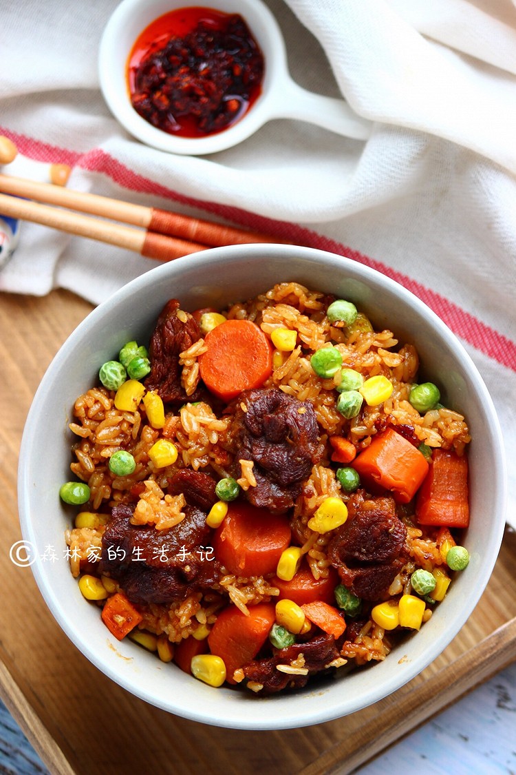 馋哭隔壁小孩的【电压力锅版快手牛肉焖饭】的做法