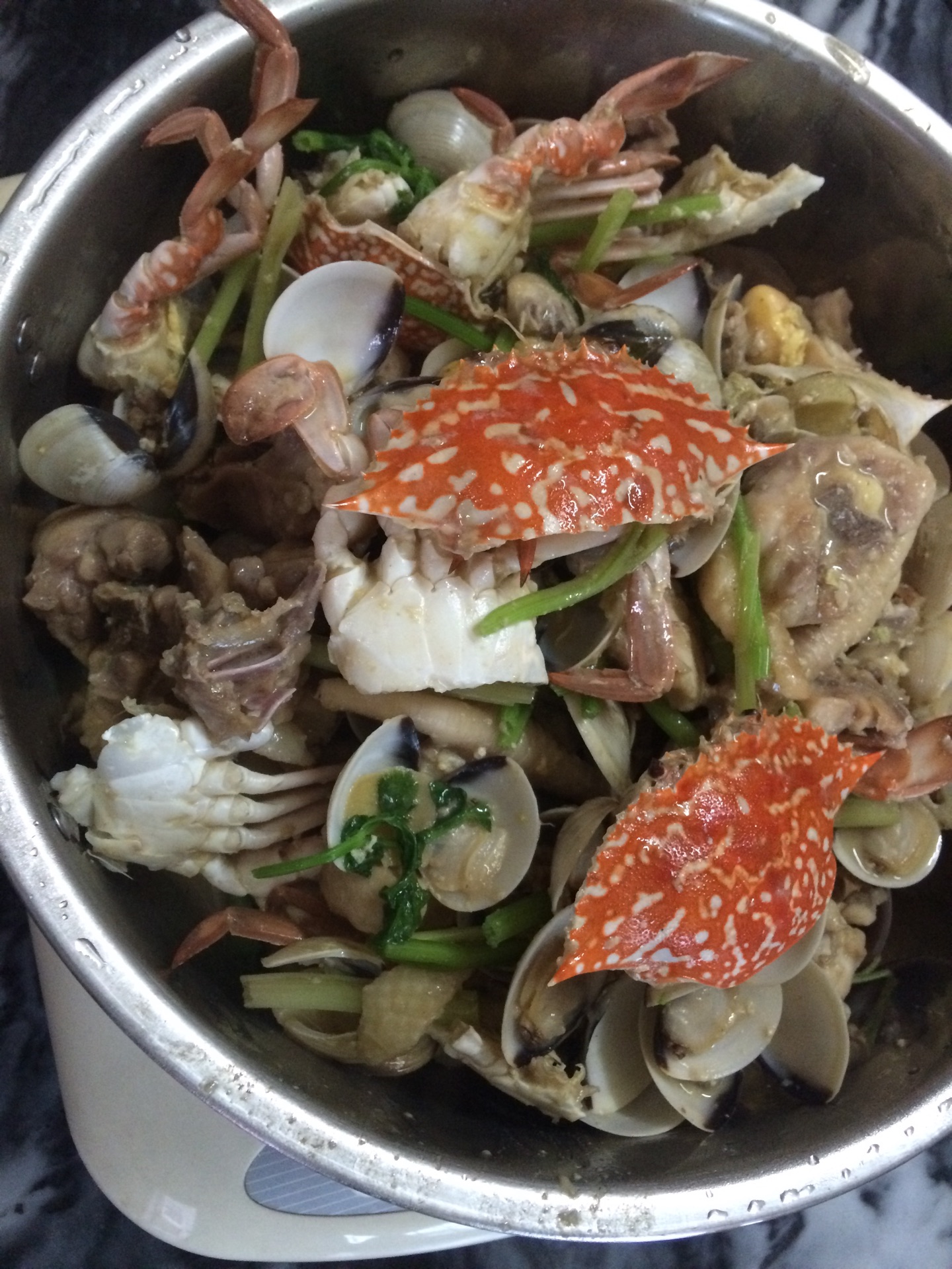 蟹味菇炒螃蟹怎么做_蟹味菇炒螃蟹的做法_豆果美食