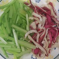 芹菜萝卜干炒腊肉的做法图解6