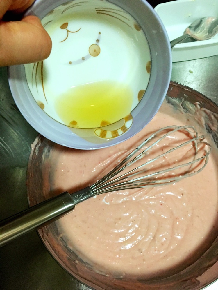 草莓慕斯蛋糕的做法图解9