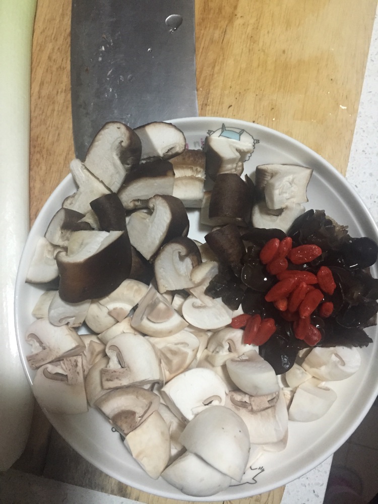 葱油双菇的做法图解1