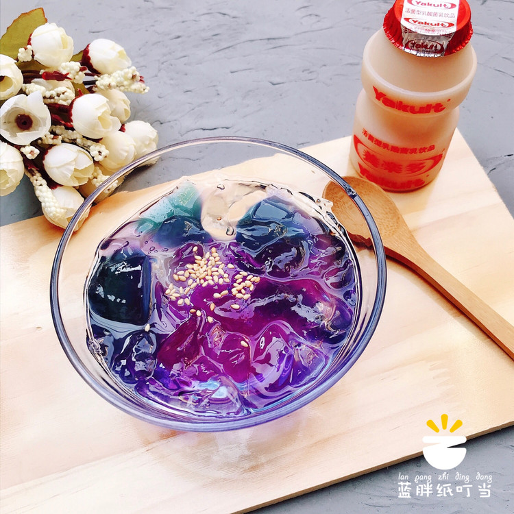 品尝深邃的夏天味道|养乐多星空冰粉的做法