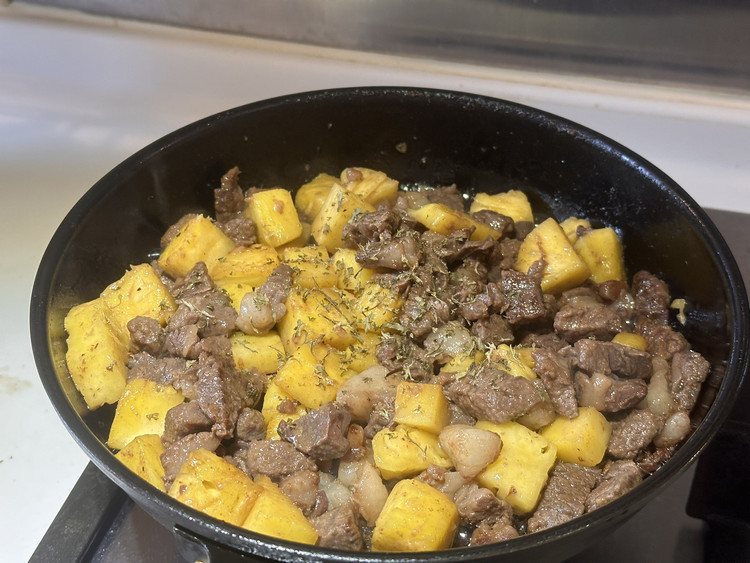 菠萝炒牛肉粒5的做法