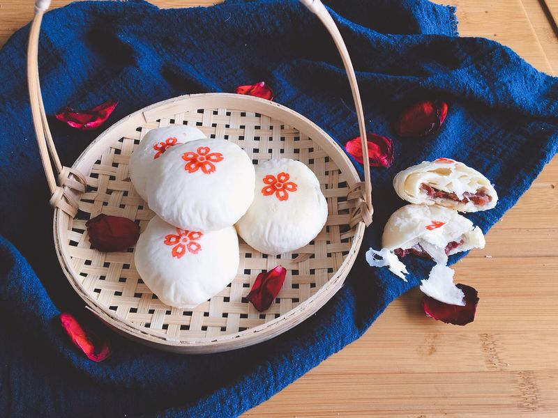 Rose flower cake