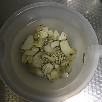 养生粥—桂圆薏米百合粥的做法图解1